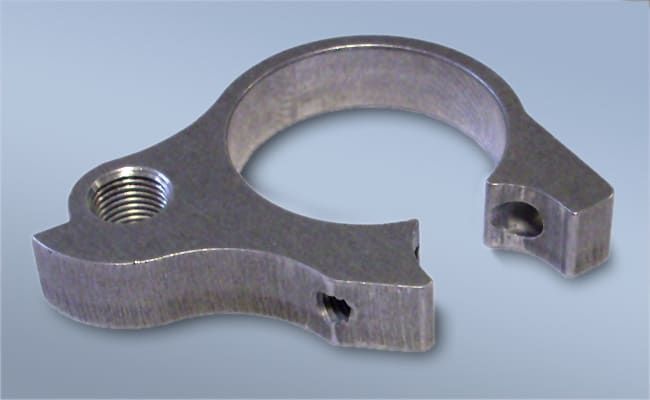 Even small components are suitable for the combination of waterjet cutting and machining.